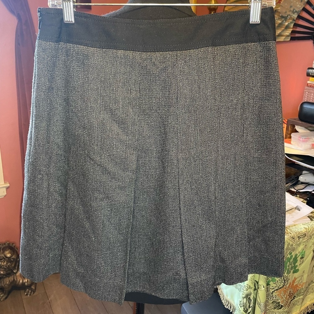 Vintage Y2K Etcetera grey wool pleated mini skirt with leather and silver belt - Picture 3 of 4
